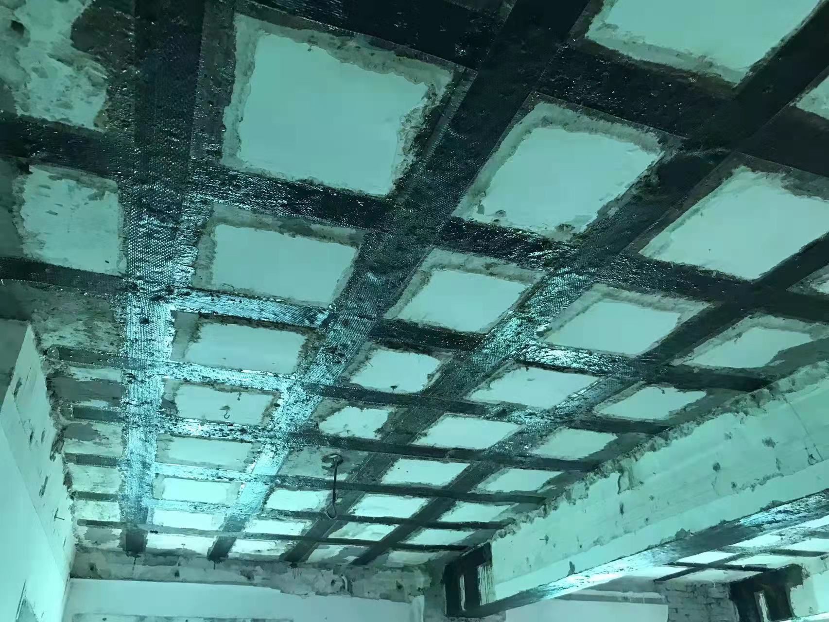 蒋湖农场粘碳纤维布施工工艺