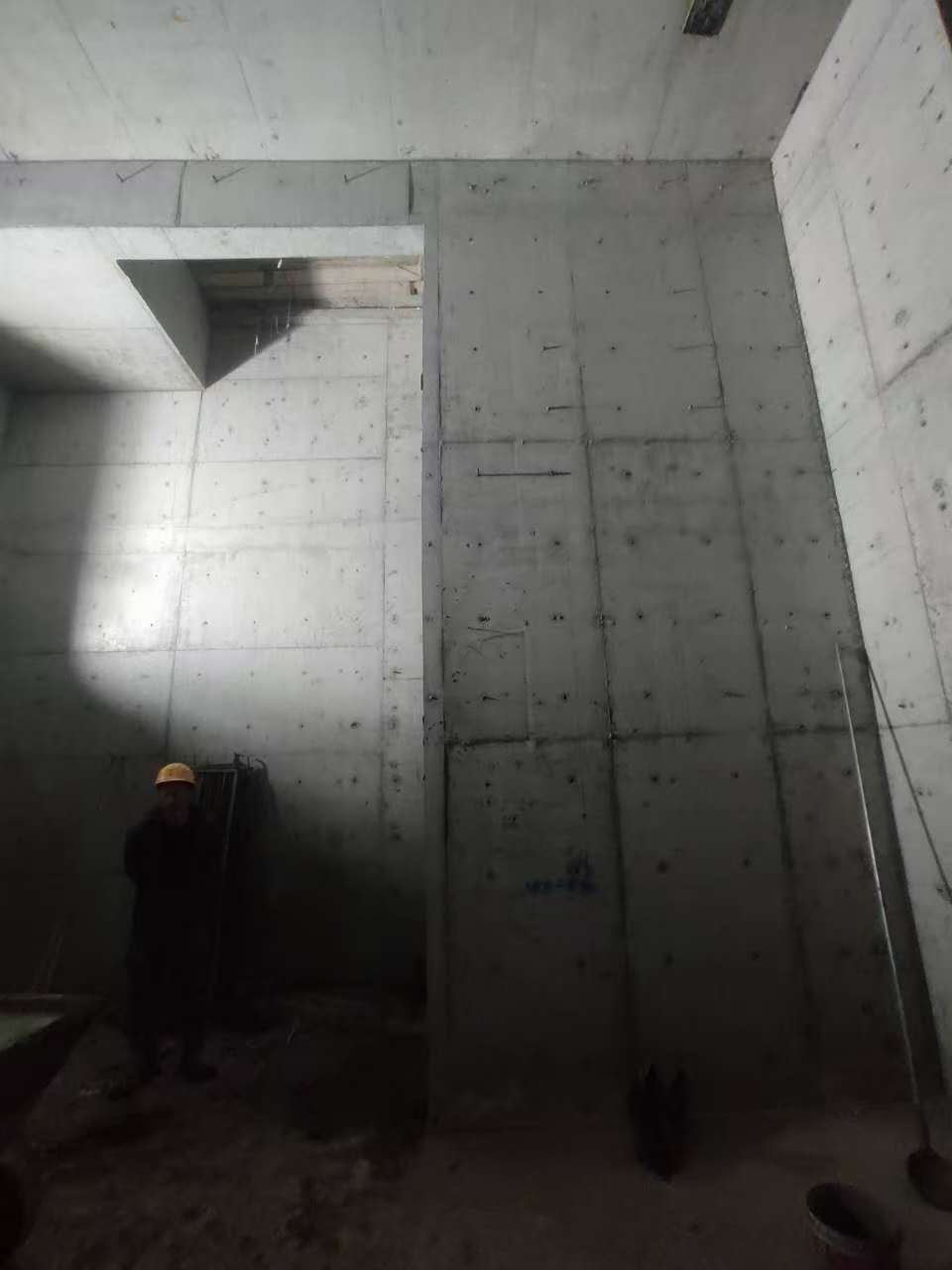 蒋湖农场墙上开槽钢筋断了有影响吗
